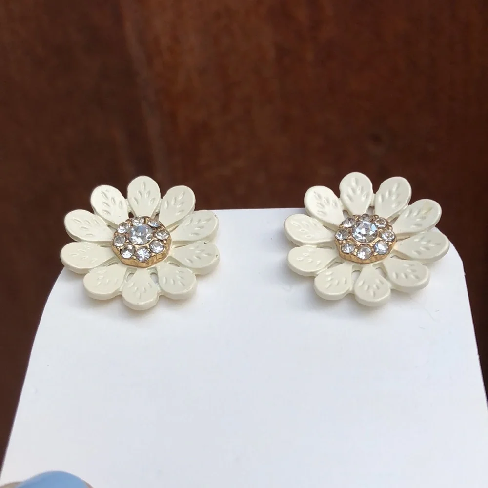 White Crystal Daisy Flower Earrings